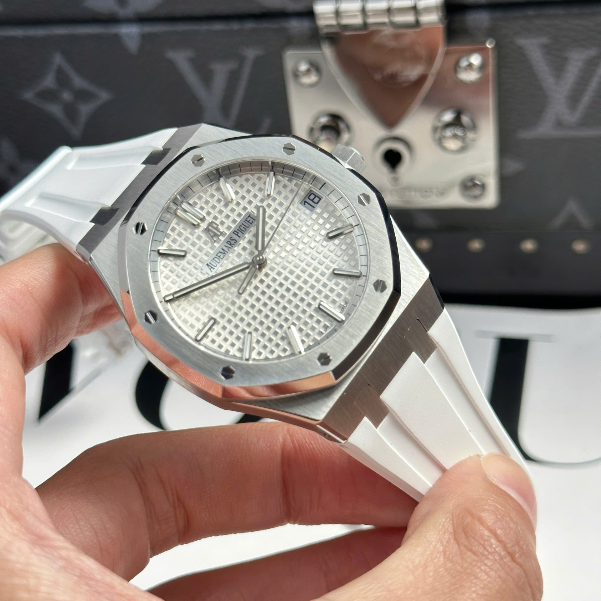 Audemars Piguet Royal Oak 15500 Replica Watch White Dial APS Factory 41mm - Image 3