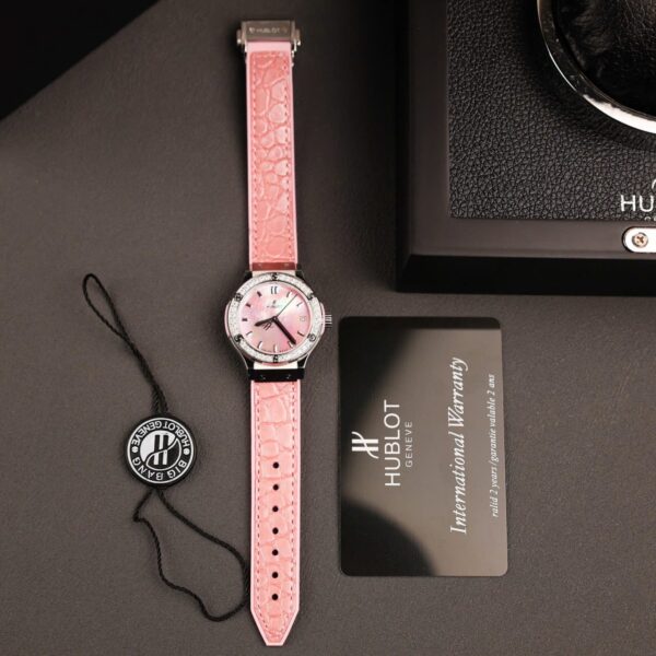 Dong Ho Nu Hublot Classic Fusion Mat Kham Xa Cu Mau Hong Vien Dinh Kim Cuong Moissanite 33mm 2 1