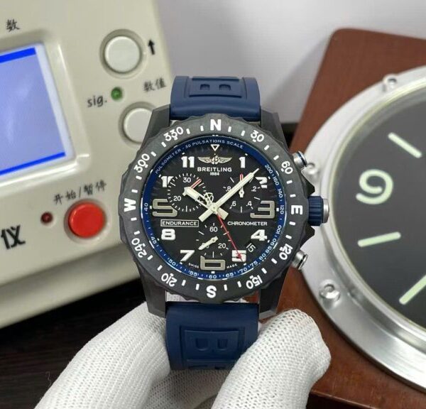Dong Ho Breitling Endurance Pro Chronograph Replica 11 May Pin Vo Carbon 44mm 768x576 1