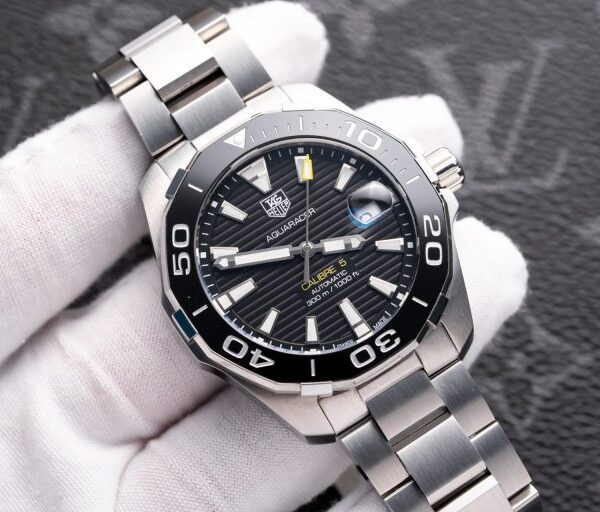 Dong Ho Tag Heuer Aquarace Replica 11 Mau Den Hoa Tiet Ke 41mm 6 768x512 1