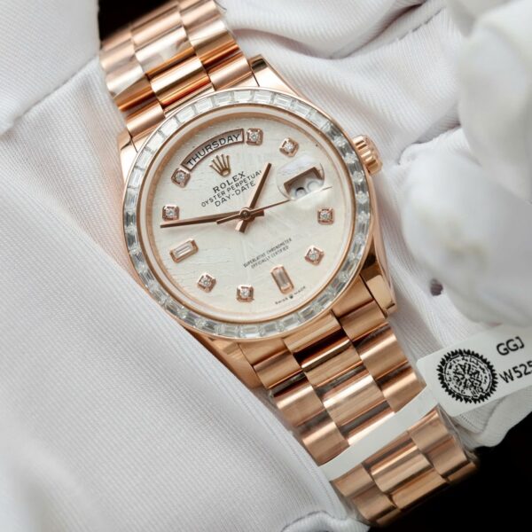 Dong Ho Rolex Day Date Mat Thien Thach Tuy Chinh Boc Vang That Coc So Kim Cuong Moissanite Baguette 36mm 2 1434x1536 1